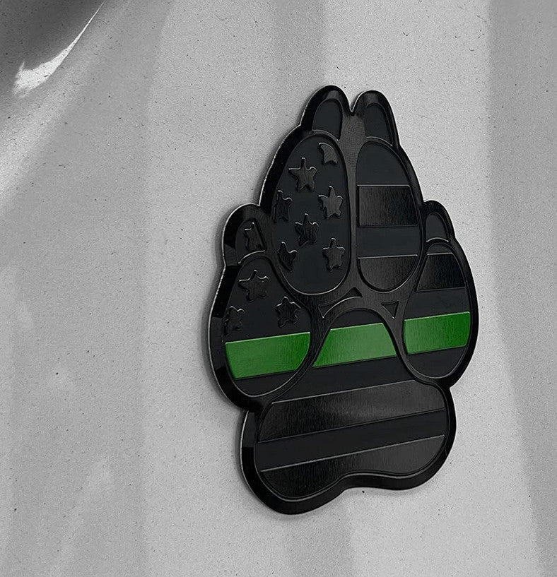 Black and green claw American flag badge on the rear of the car side fender and trunk for Audi