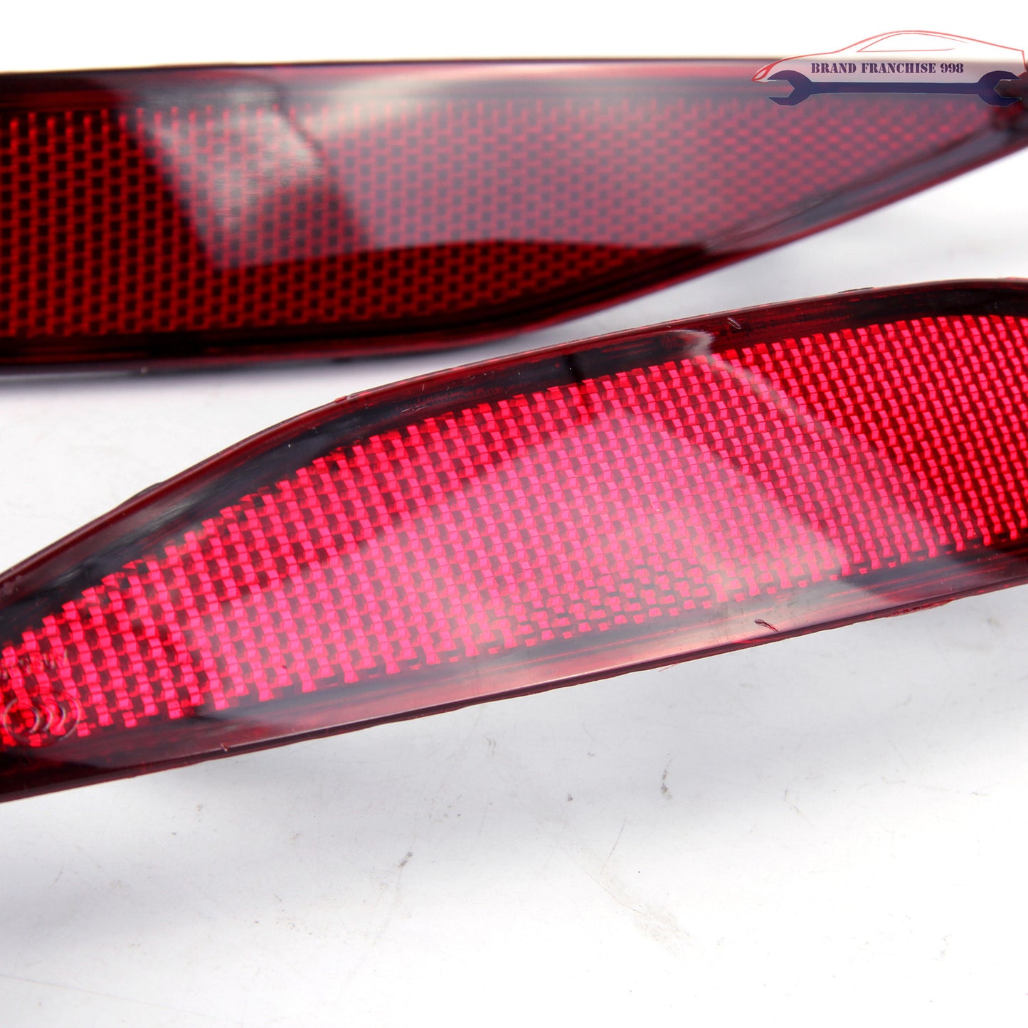 Two brand-new rear bumper reflectors for Volkswagen E- for Golf GTI.