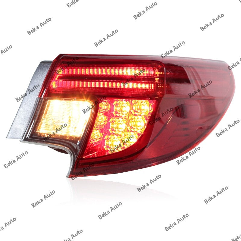 Applicable to for Toyota Reiz 2013 2014 - 2017 Mark X right rear outer taillight and brake light
