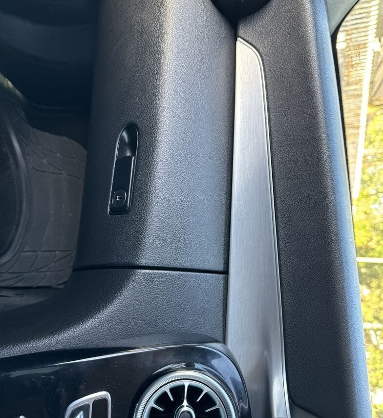 The right driving passenger blade atmosphere lamp