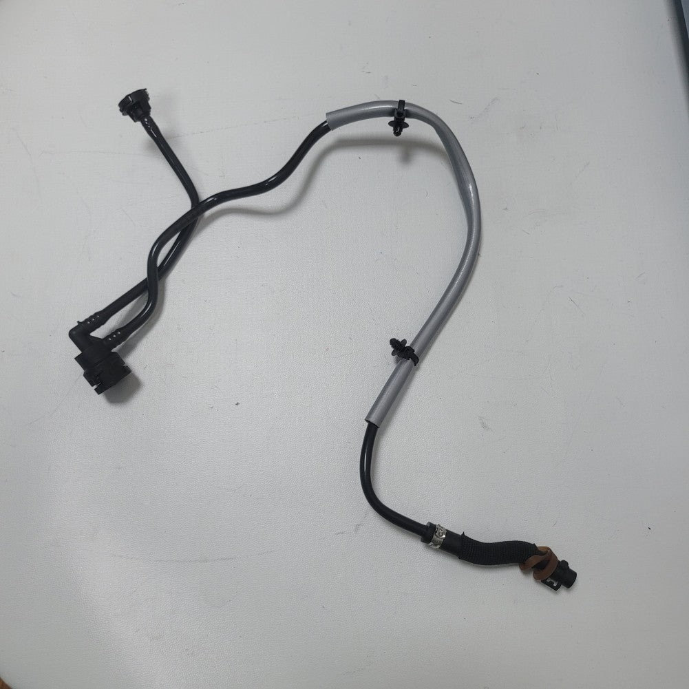 Coolant radiator vent hose suitable for Mercedes GLC300 4MATIC (2016-2019)