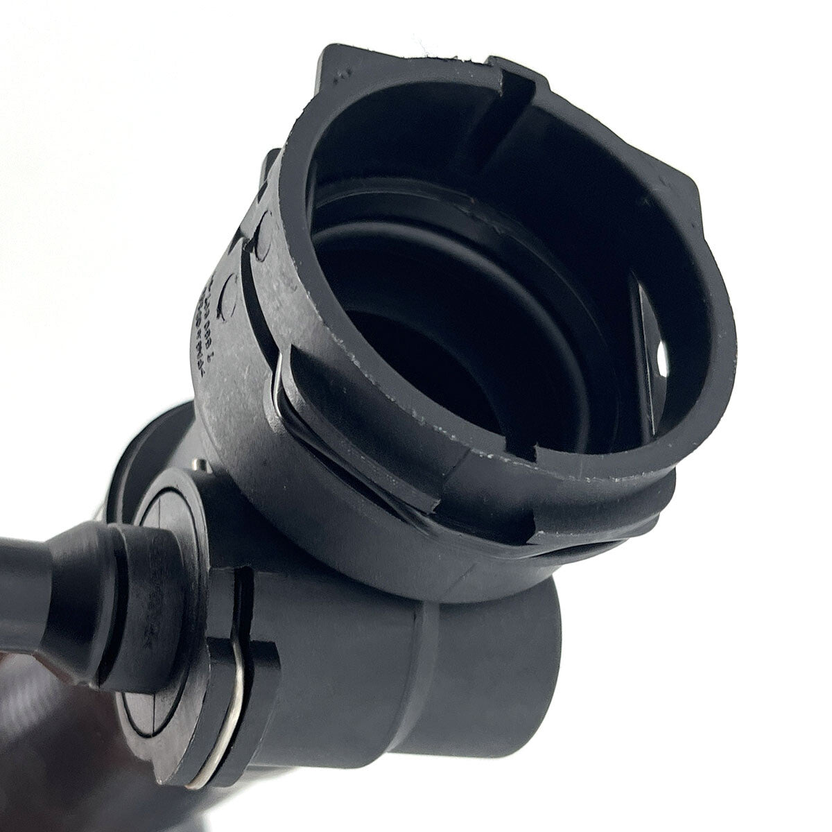 The upper radiator hose is suitable for BMW 7 Series 740i F01 740Li F02 2011 2012 17127580955