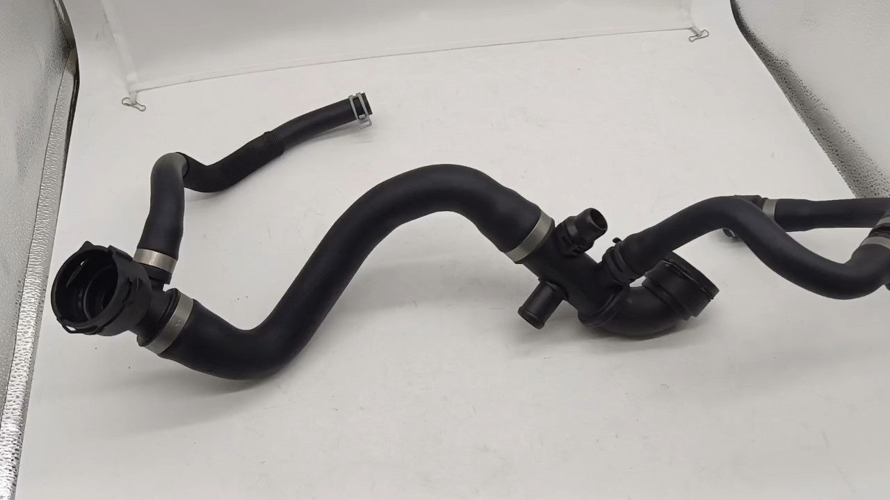 New Radiator Lower Hose for Volvo XC60 S60 S60 32224820 B4204T11 B4204T19 2.0L