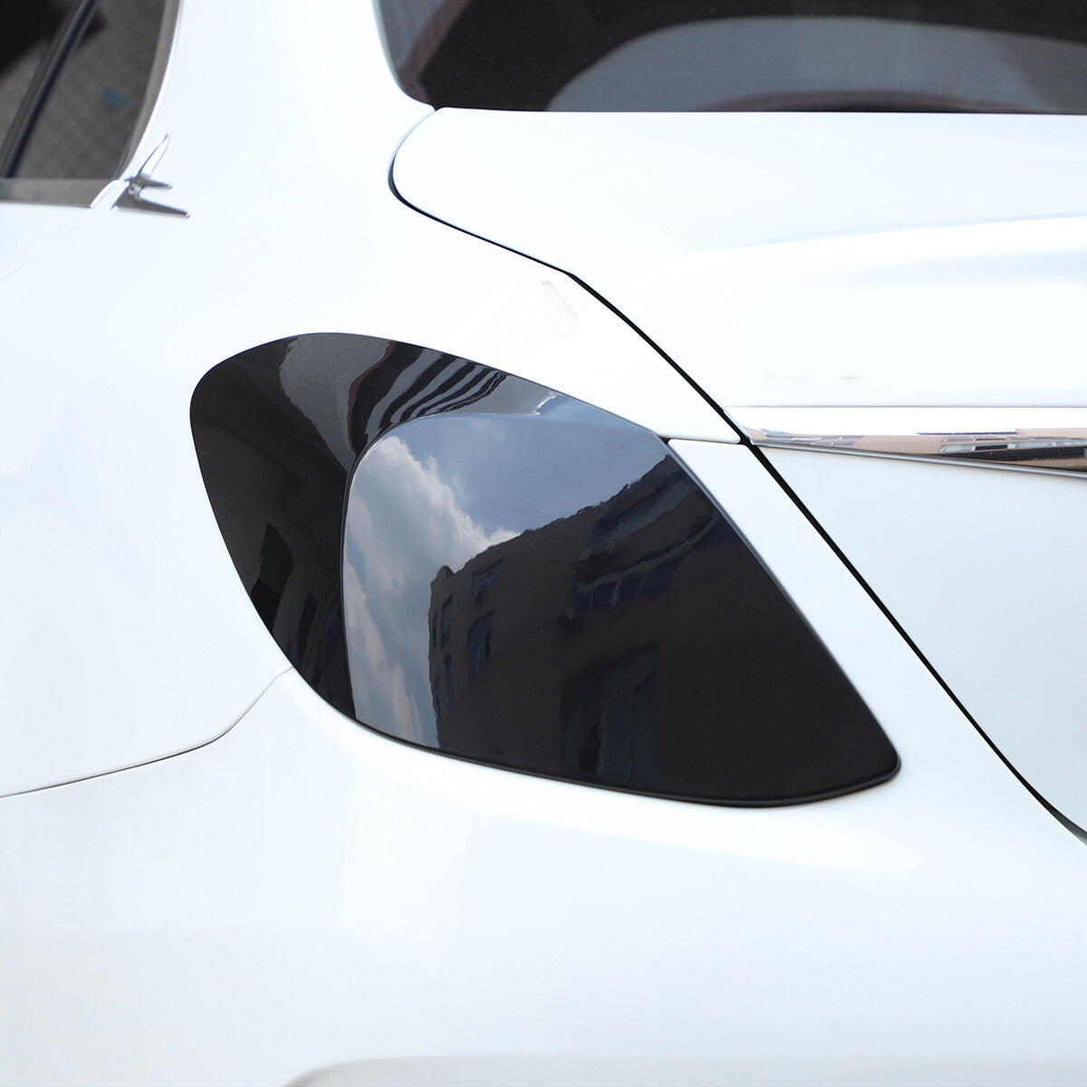 Carbon fiber is used for door handle trim on for Mercedes-Benz W205, W213, X253, CE, and GLC models in the USA.