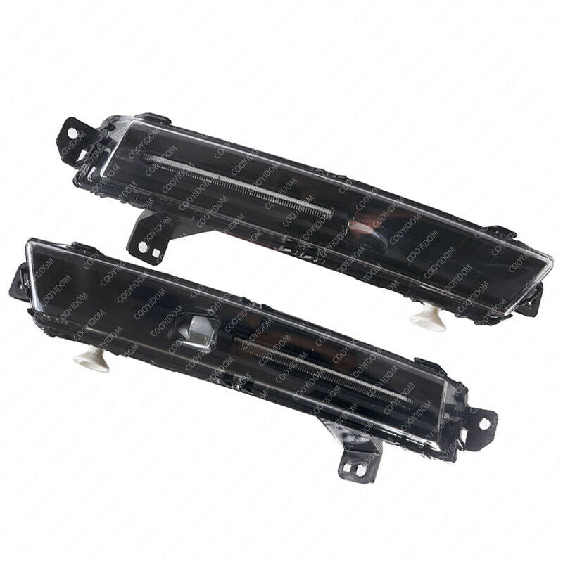 A pair of black fog lights on the left front bumper are suitable for the for Range Rover Velar 2018-2020.