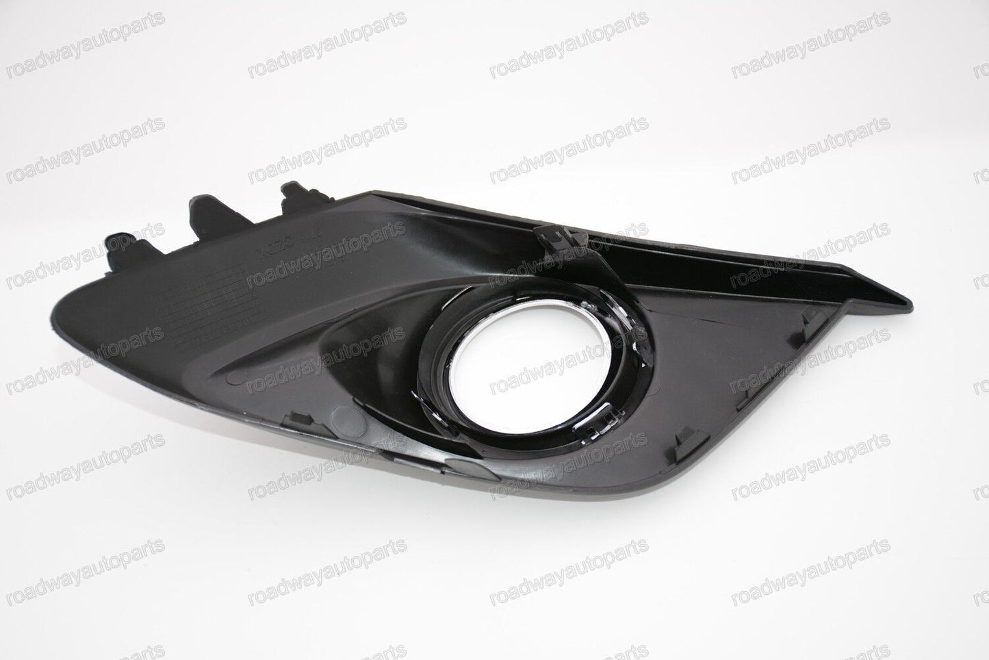Left front fog lamp light bezel cover with chrome trim for MAZDA 3 AXELA 2014