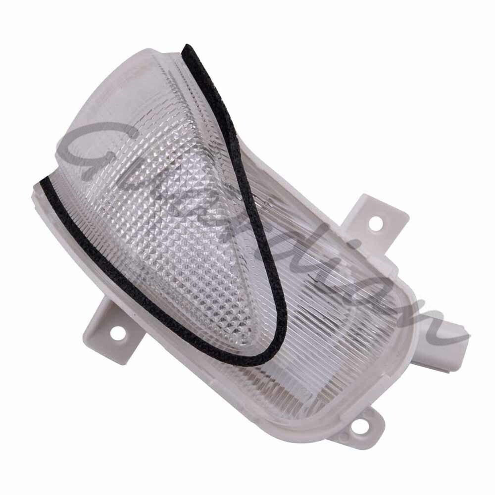 The turn signal indicator on the right-hand rearview mirror is applicable to the for Honda Jazz Hatchback GE. (09-13)