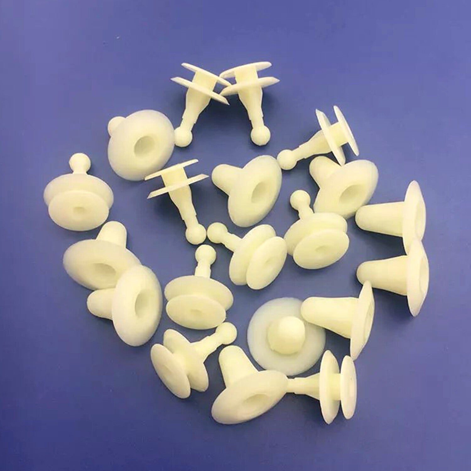 30X Door Trim Panel Retainer Clips for Toyota 67771-01010 for Mazda 9927-40-825
