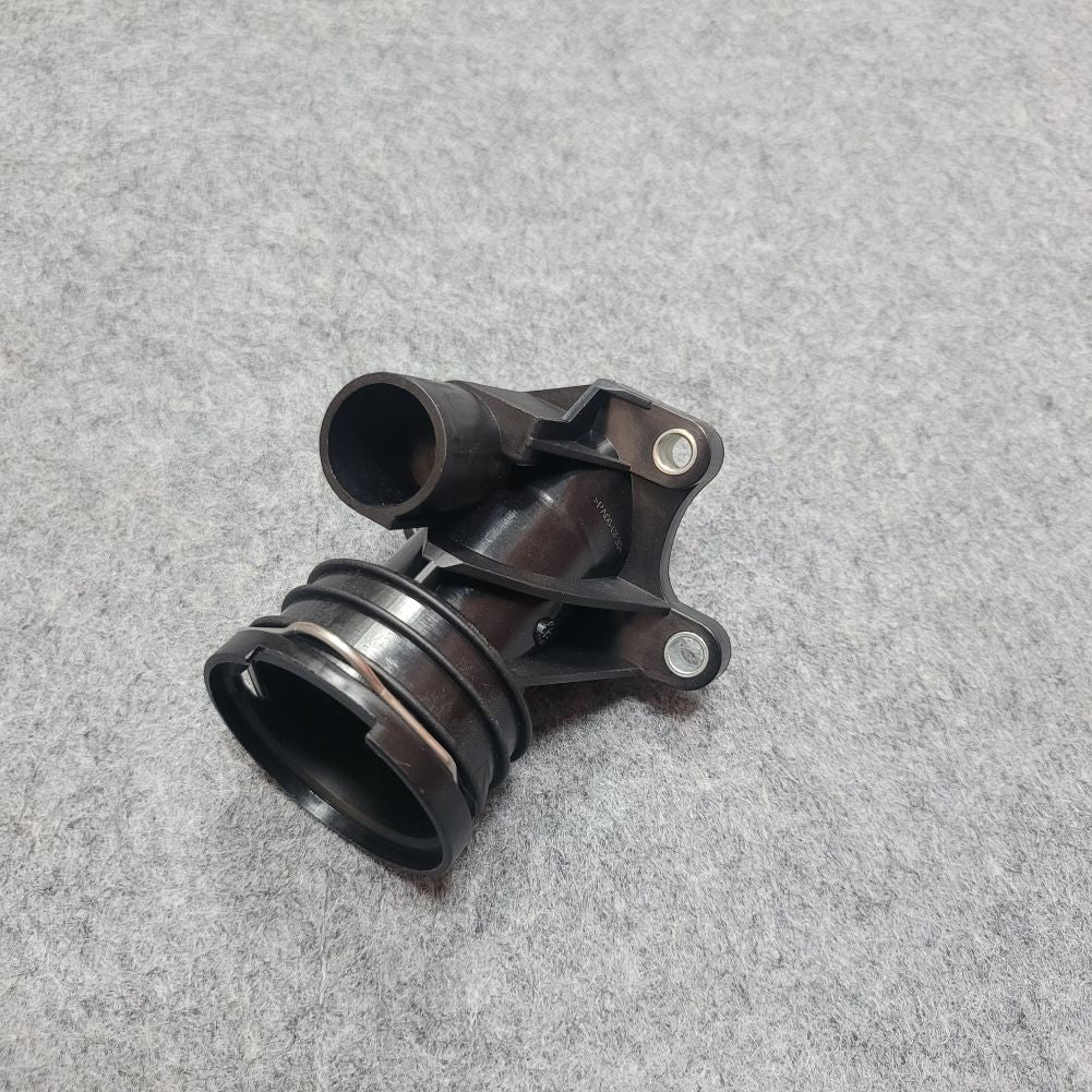 The water pump coolant inlet is suitable for Mercedes-Benz C205 17-23