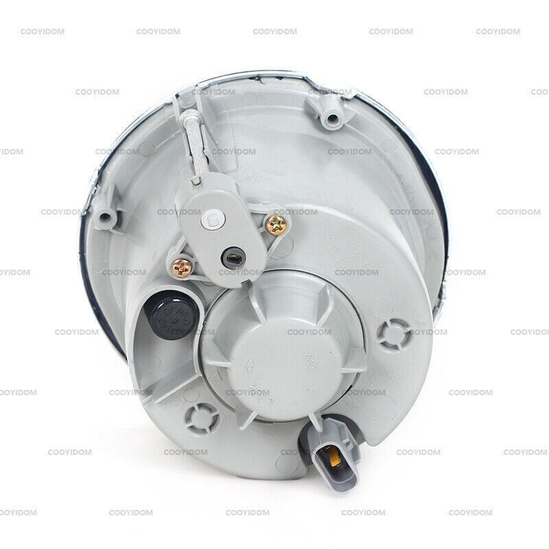 A pair of front bumper fog lights with bulbs for HYUNDAI SANTA FE 2001 - 2006 models.
