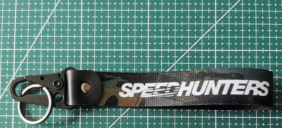 Car keychain/key ring with lanyard, car accessories, black and green, suitable for Mitsubishi .