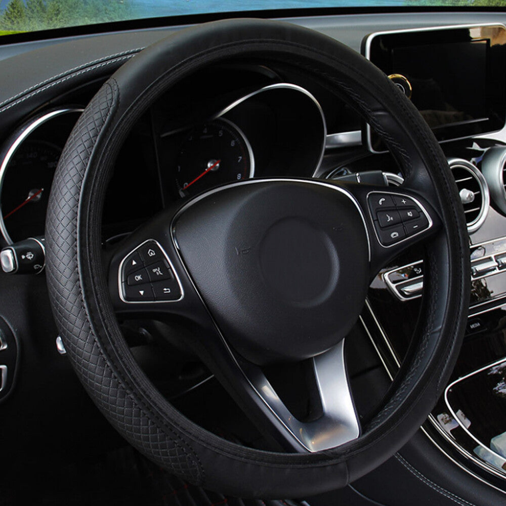 Car leather steering wheel cover, good grip, car accessories suitable for 15/37-38CM, black.