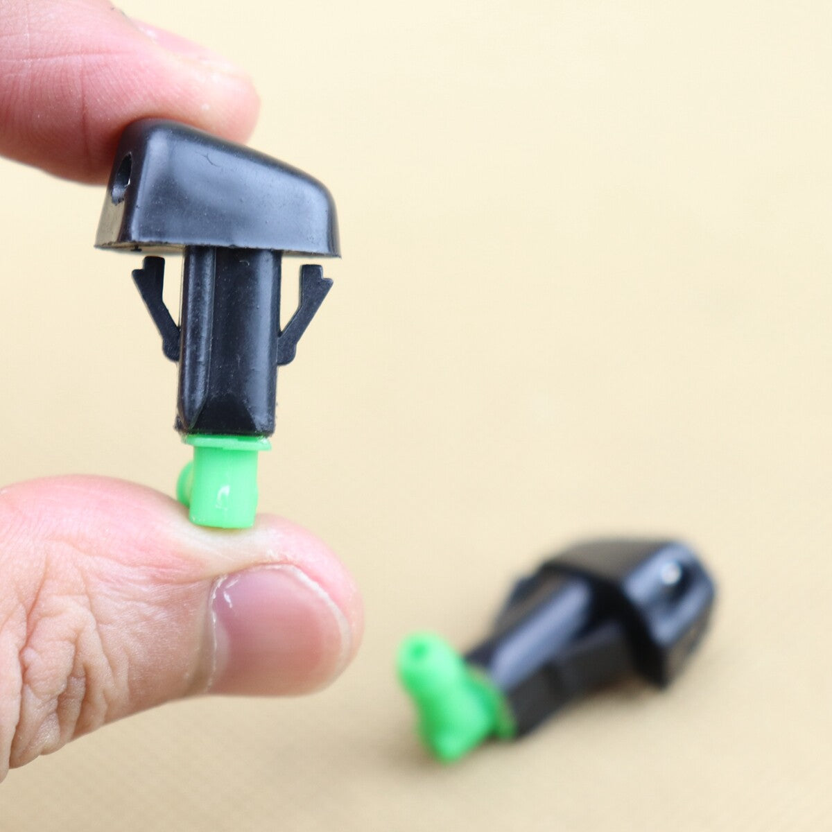 Suitable for 1998-2002 for Honda Accord S84 C02 2-piece windshield washer spray nozzle.