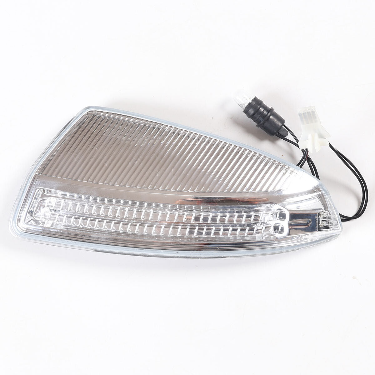 Door side mirror turn signals are applicable to for Mercedes-Benz X164, GL350, GL450, and GL550.