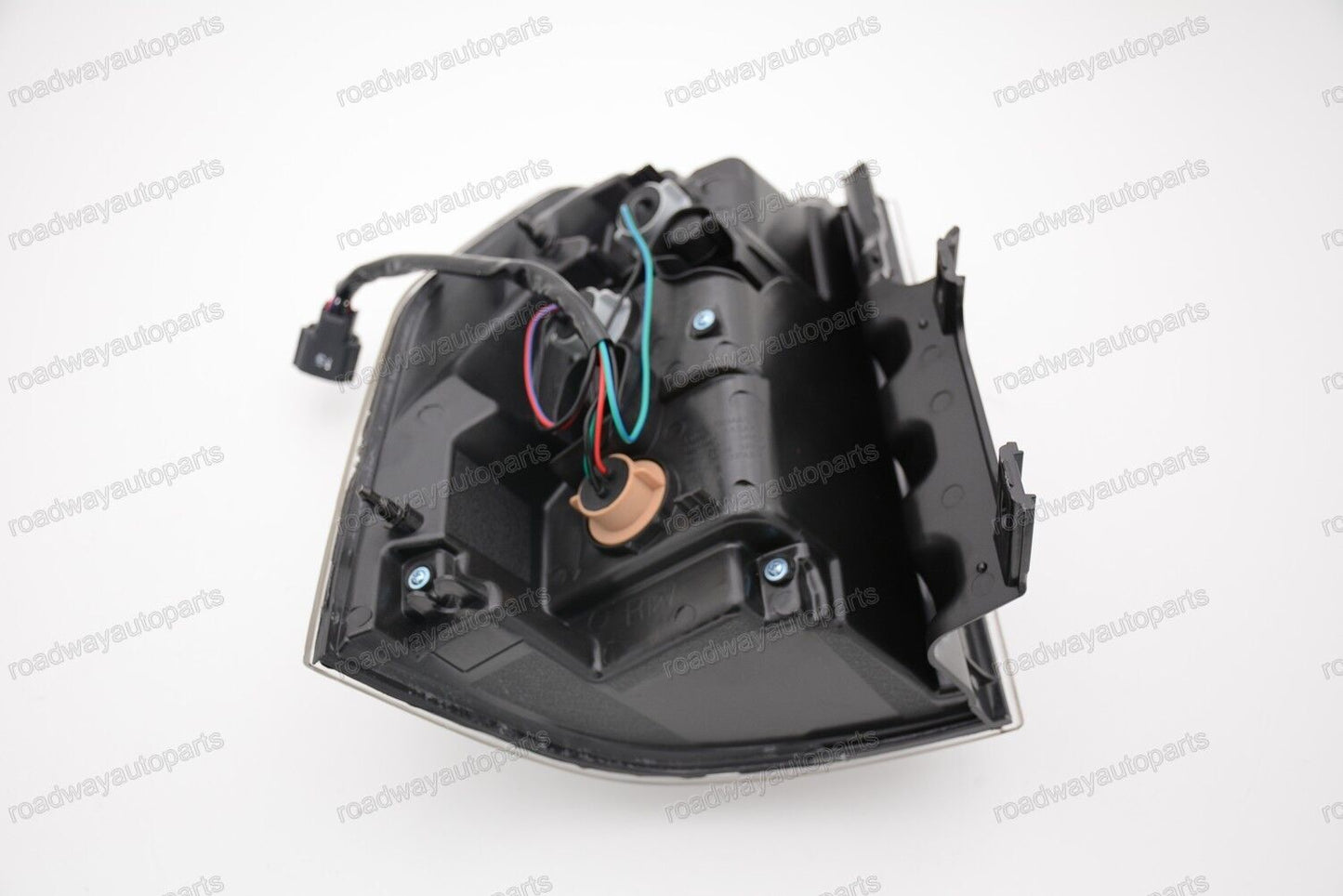 The right taillight is compatible with for Mitsubishi Pajero/Shogun/Montero MK IV models from 2007 to 2015.
