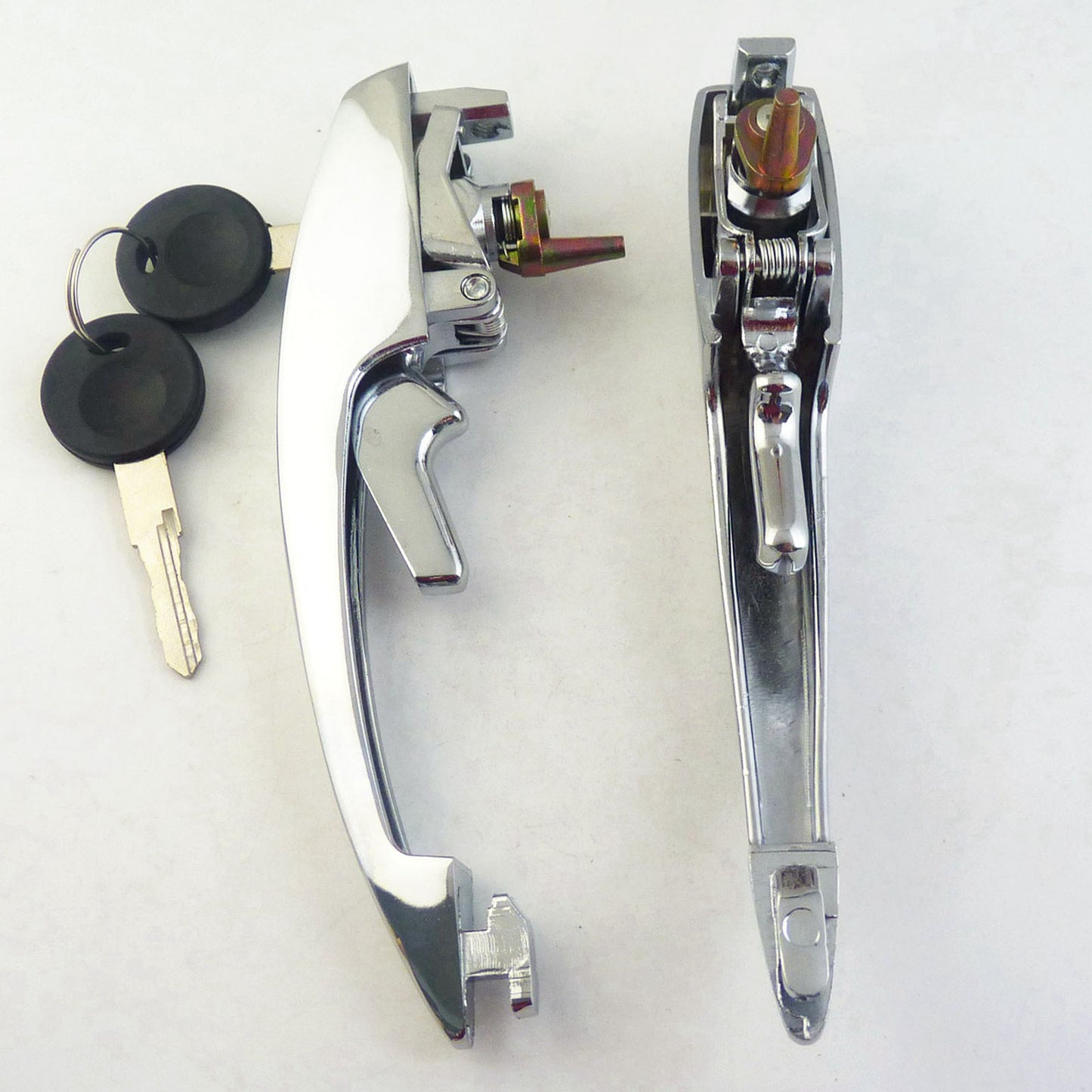 Suitable for Volkswagen Beetle 1968-1979, exterior door handle front key ALIKE 113898205M, 2 pieces brand new.
