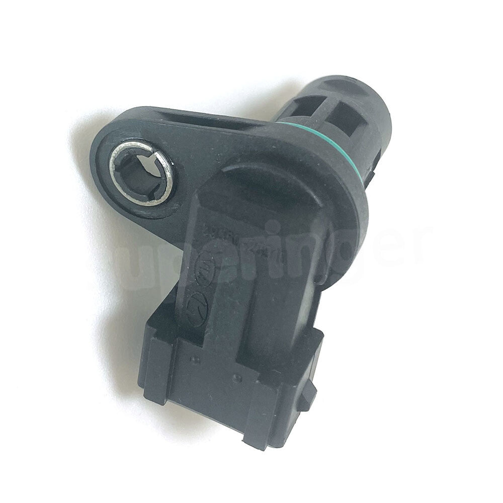 Engine camshaft position sensor suitable for Hyundai and for Kia 1.8L and 2.0L engines (2004-2015). 39350-23910