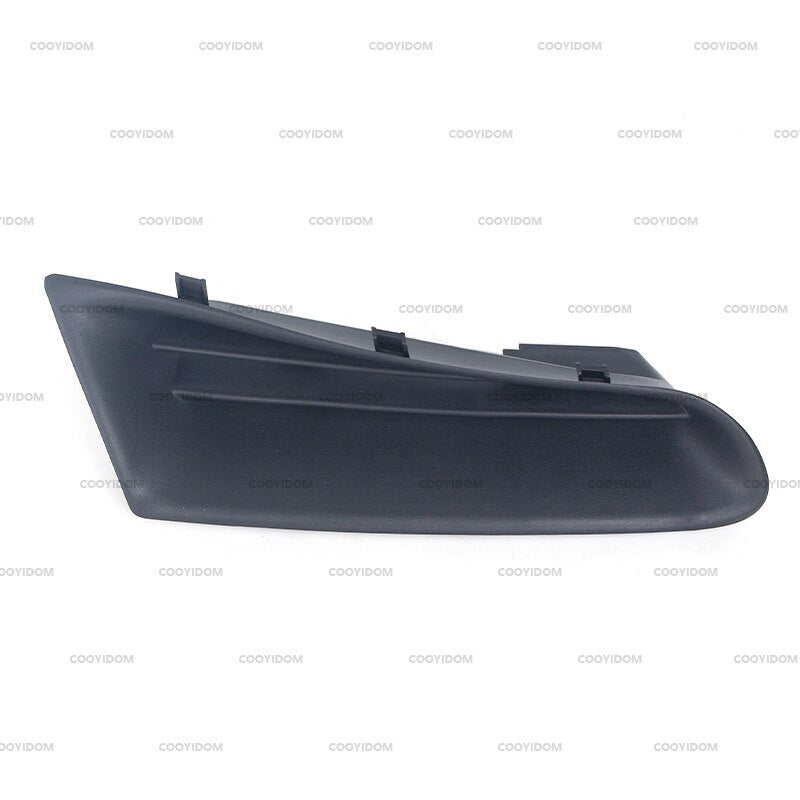 The open-style grille hood on the left front bumper is suitable for the for Renault Clio MK3 2005-2009.