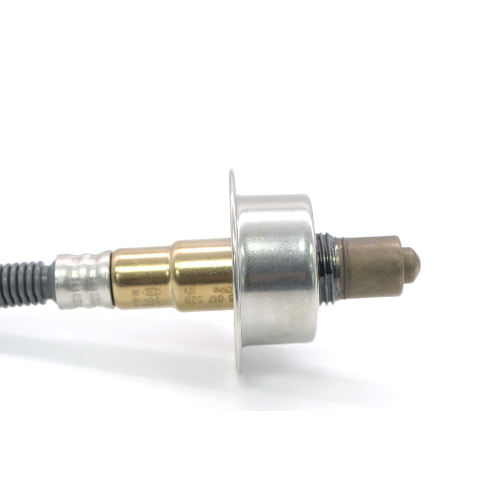 One-piece replacement NOX sensor (A0101538128) for Mercedes-Benz Detroit diesel engines.