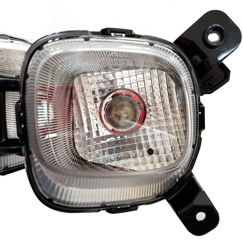 The right front bumper fog light and daytime running light are applicable to the for Kia Picanto 2018 and 2019 models.