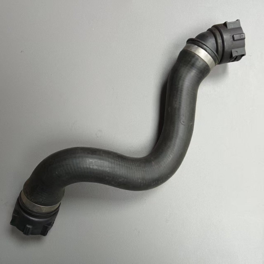 The lower part of the radiator hose is suitable for BMW 750i G12 16-19