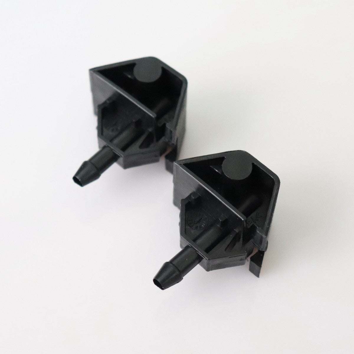 New1 pairs Fit for NISSAN QASHQAI GenuineFront Windscreen Wiper Nozzle 28932JD000