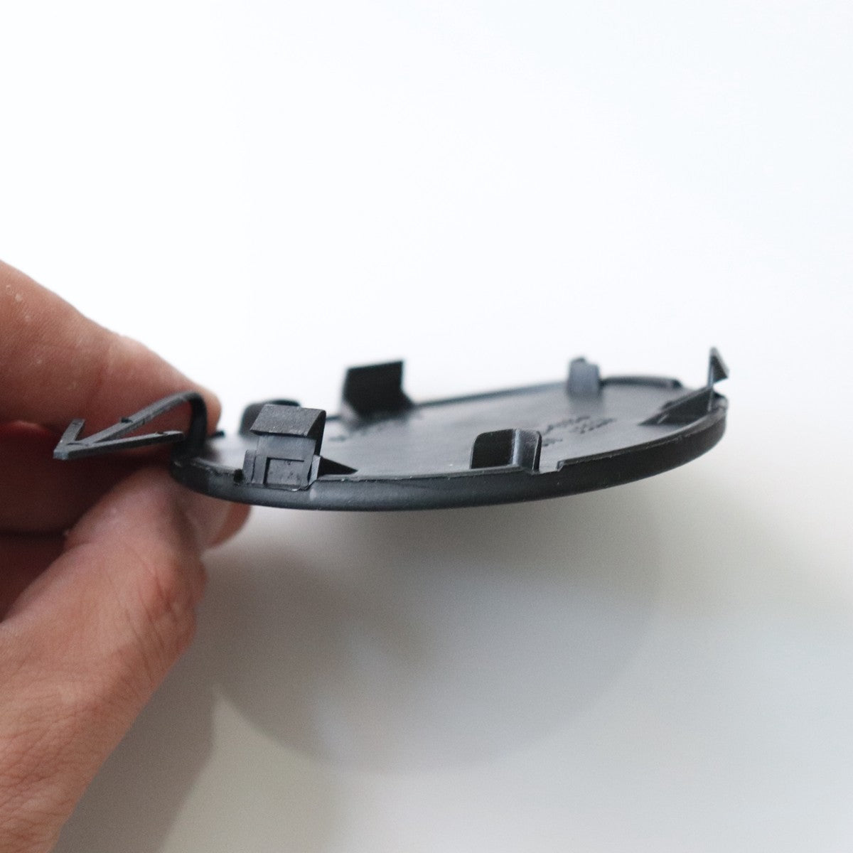 Suitable for Nissan Qashqai85071-JE20A, 1 piece rear bumper tow hook eye shield cap, black.