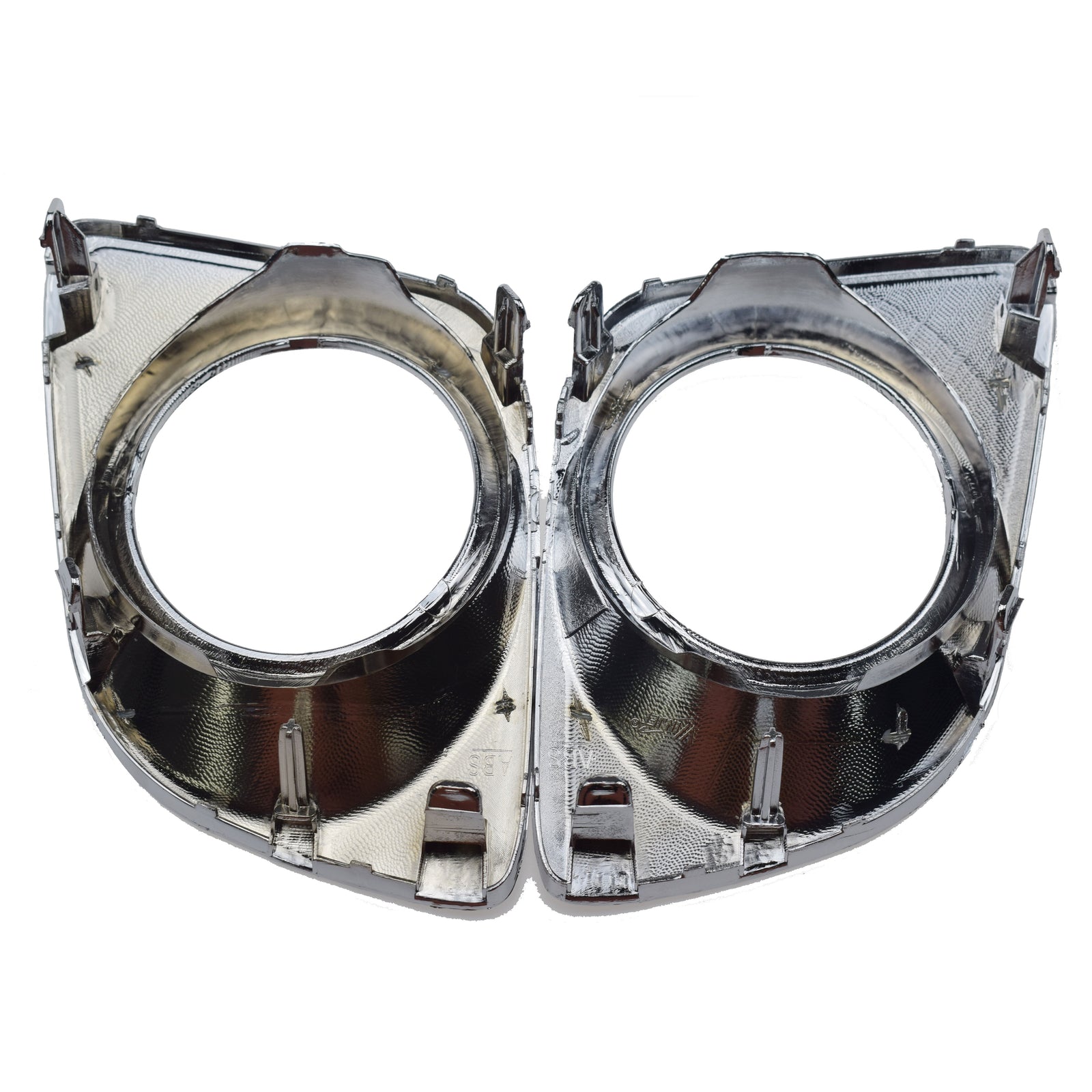 A pair of chrome fog light trim covers, 521270T010, suitable for Toyota Venza.