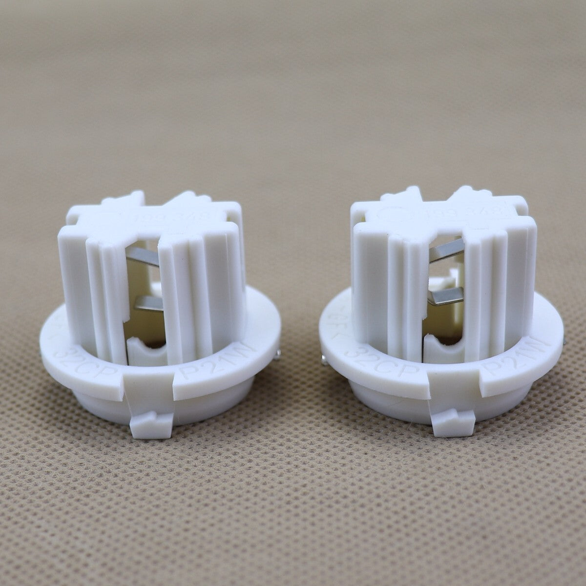 2pcs 63216943036 for BMW X3 X5 Series E53 E65 E66 Brake Light Socket