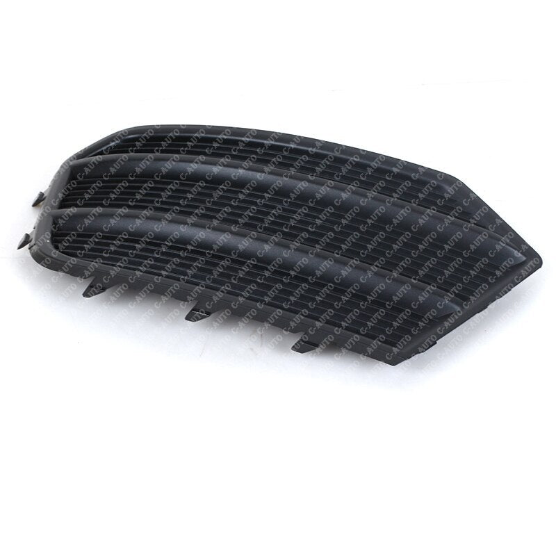 The left lower bumper grille, fog light grille, and bezel are suitable for Audi 's Q3 2016 - 2017 driver.