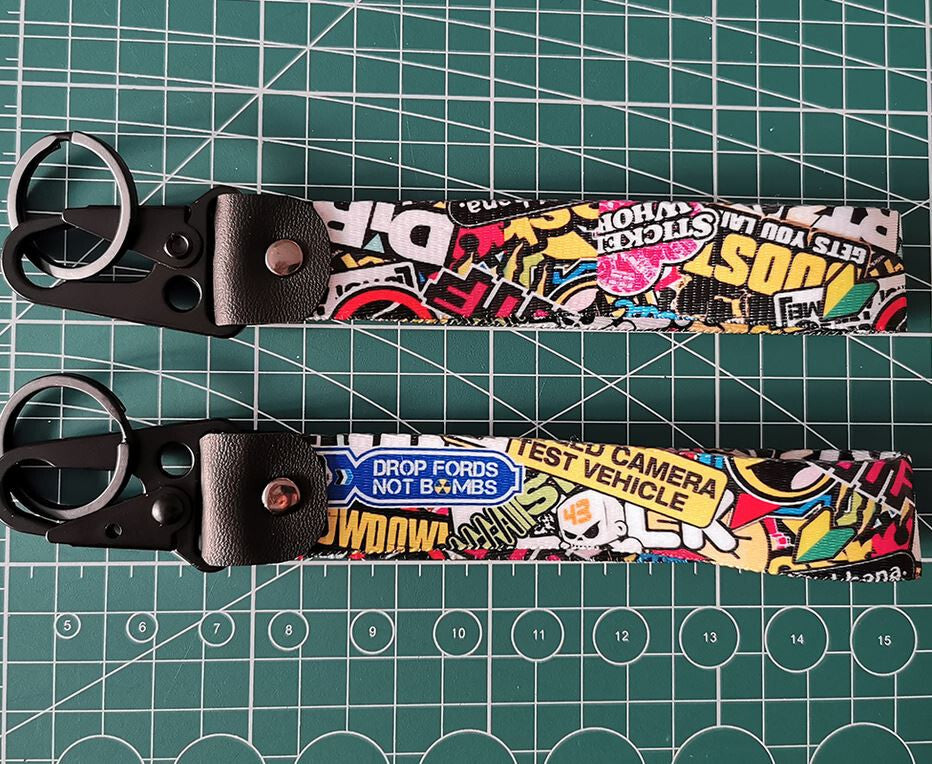 Car Keychain/Key Ring with Lanyard, Car Accessories, Graffiti Suitable for Nissan