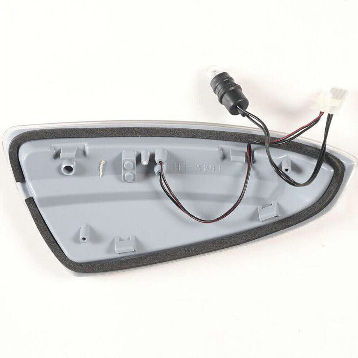 The right-side door mirror turn signal is applicable to for Mercedes-Benz X164 GL350 GL4