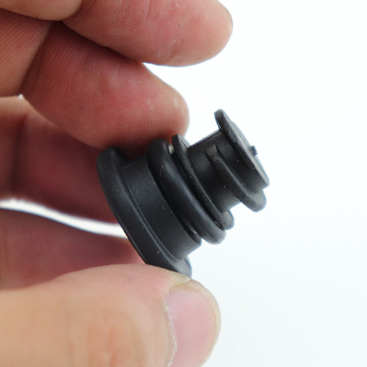 2015-2018 Plastic drain plugs for Volkswagen for Golf GTI - Equipment Manufacturer 06L103801 - new (3 pieces)