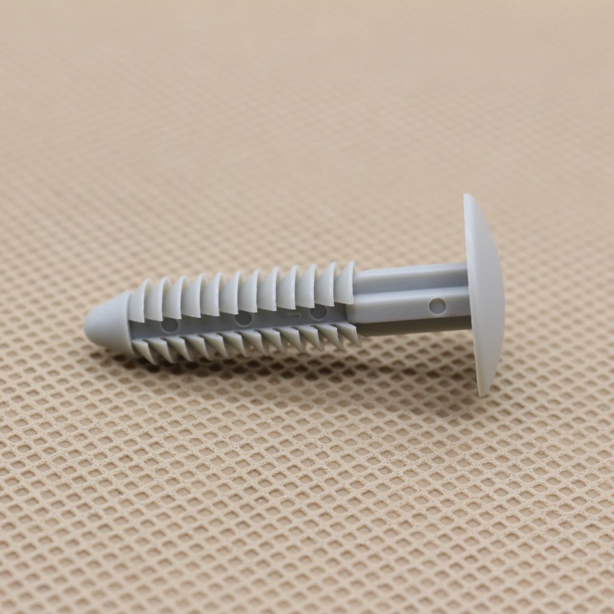 New 30Pcs Wheel Opening Moulding Clips Gray for Ford W705955-S300