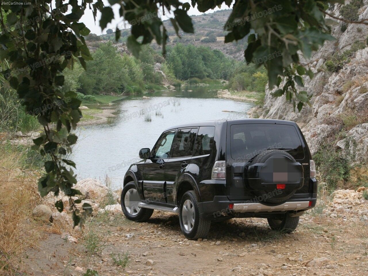 The right taillight is compatible with for Mitsubishi Pajero/Shogun/Montero MK IV models from 2007 to 2015.