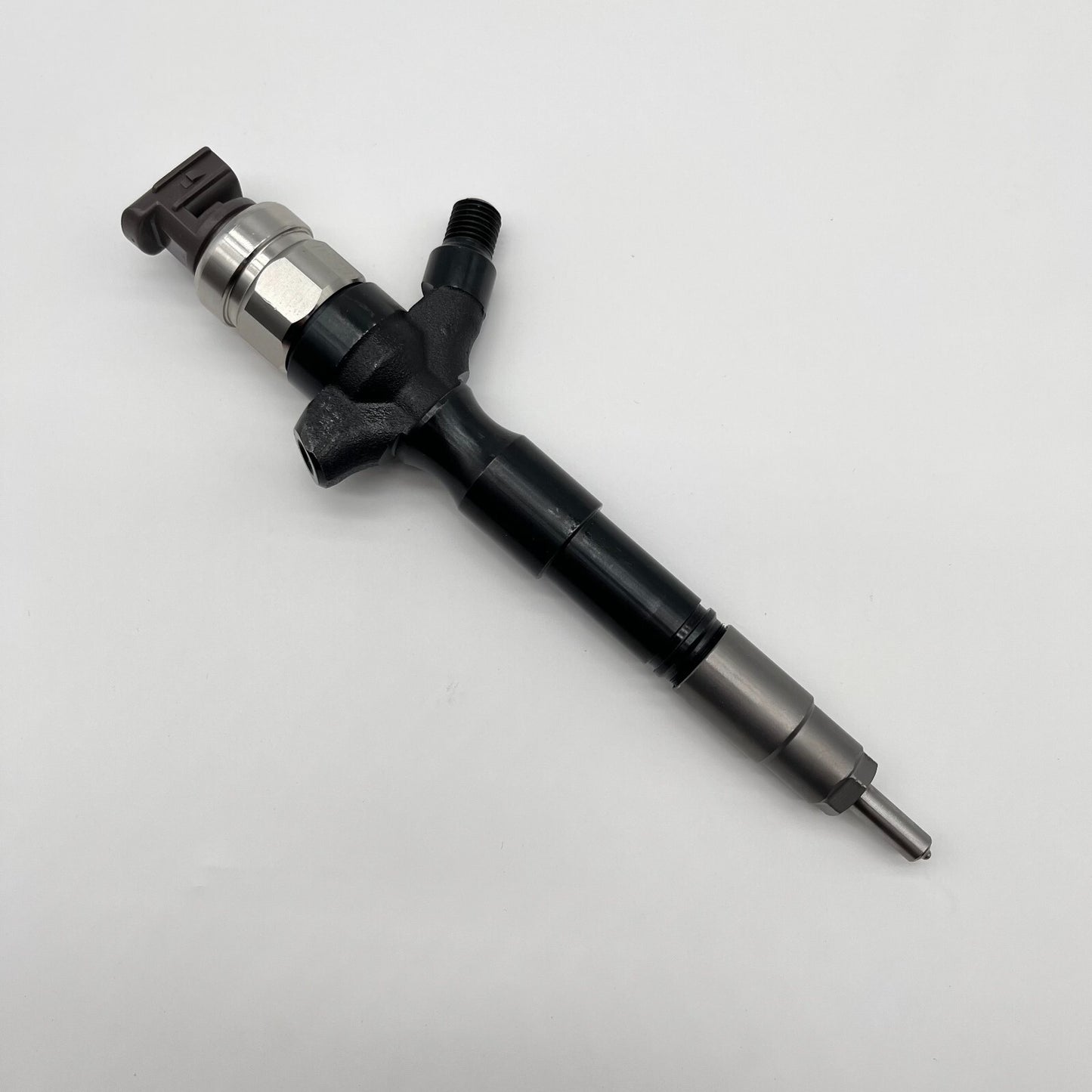 095000-5930 Common Rail Fuel Injector Assembly 23670-09060 for Toyota HILUX